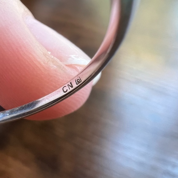 10k White Gold Diamond pave ring. - Picture 4 of 9